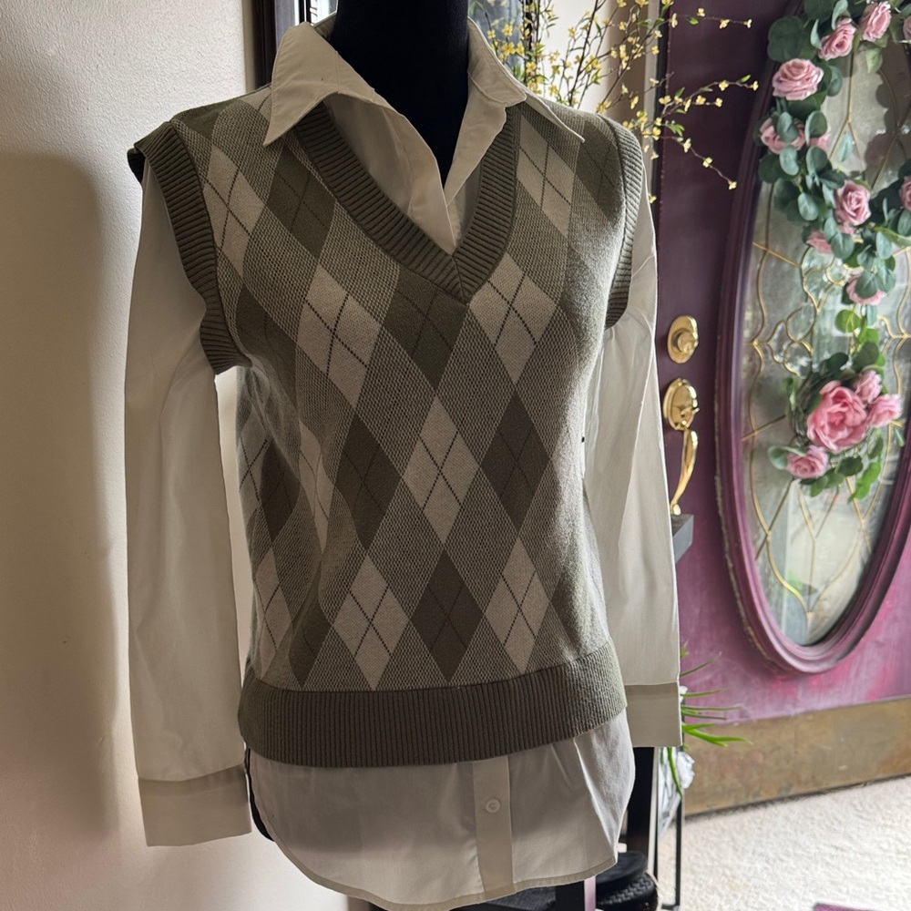 Max Studio Olive and Cream Argyle V-Neck Sweater Vest